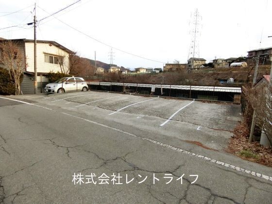 コンフォリアヒルズ　駐車場